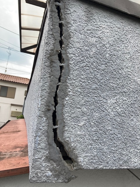 別角度のひび割れ